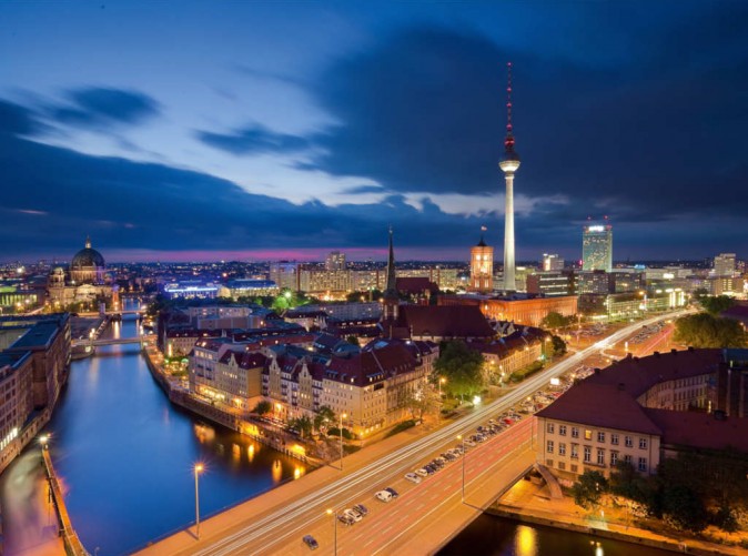 015_Schoene Aussichten Touristik - pixabay - Nächtliches Berlin - Copyright Sliver – Fotolia.com